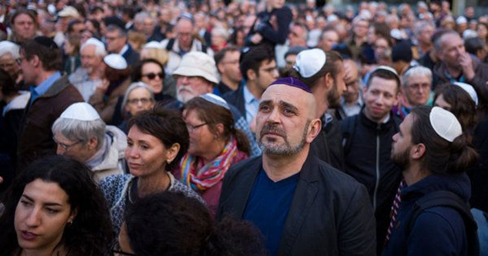 Rally in Berlin in support of the country’s Jewish community (twitter.com)